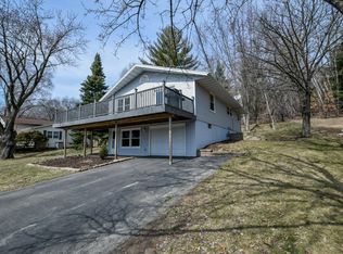 W11028 Lake Point Dr, Lodi, WI 53555