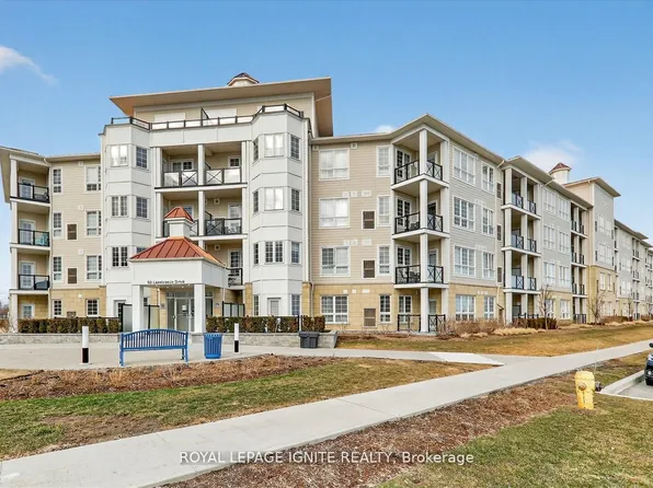 50 Lakebreeze Dr #228, Clarington, ON L1B 0V9