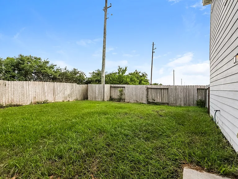 339 Sea Breeze Dr — Photo 16