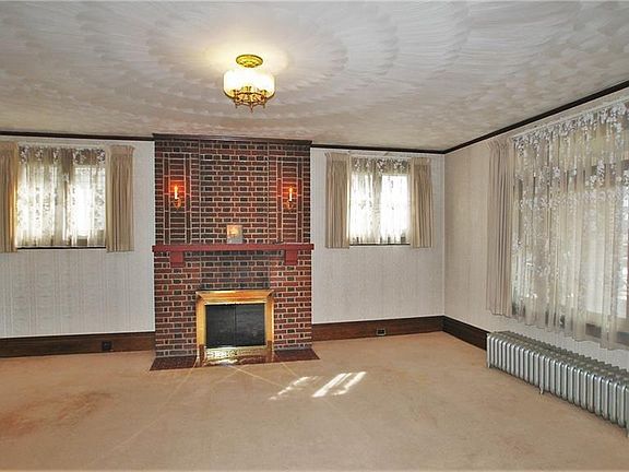 2nd image of 354 W 21st St