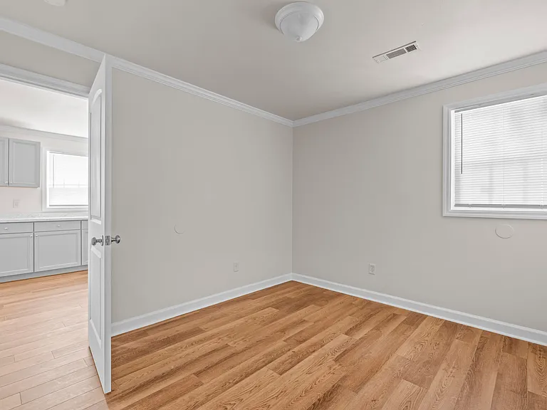 2214 Van Buren Ave #B — Photo 8