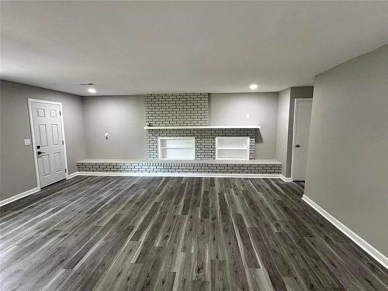 1508 Vancouver Dr — Photo 8
