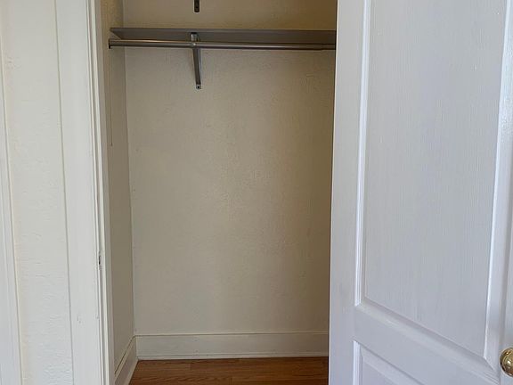 3rd image of 4749 La Crescenta Ave