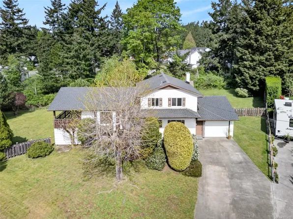 645 Summit Pl, Comox, BC V9M 3H2