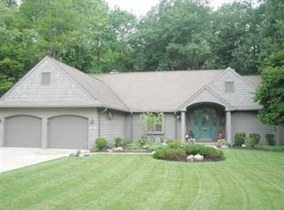 27 Glen Oaks Ln, Berea, OH 44017