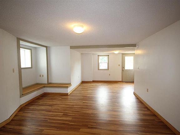 Living Room/Entry Area