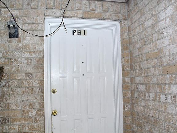 4th image of 1001 E Adoue St #Pb01