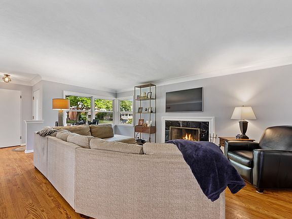 4th image of 5329 Woodland Ave