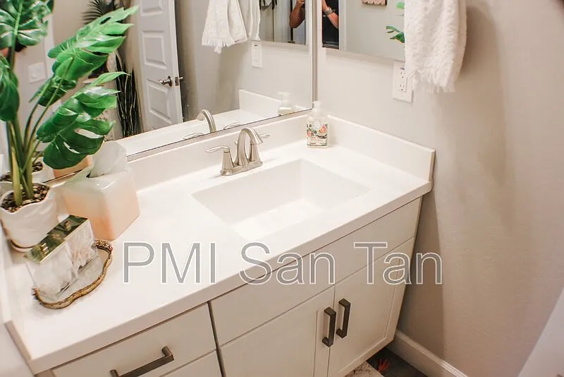 3 bed, 2.0 bath, 1773 sqft, $2,595 — Photo 4