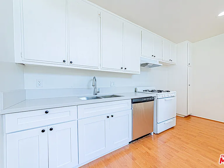 933 S Manhattan Pl — Photo 9