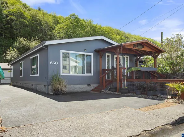 650 Clearlake Ave, Winchester Bay, OR 97467