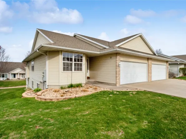 6722 Waterview Dr, Cedar Rapids, IA 52404