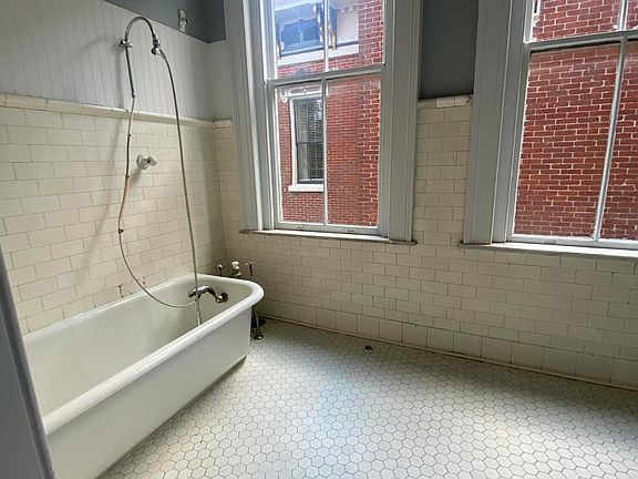 5th image of 202 S 3rd St #6