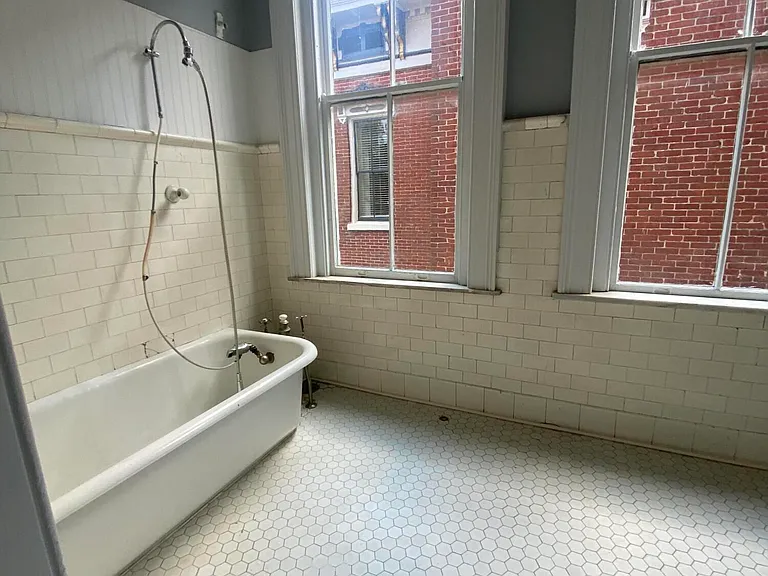 202 S 3rd St #6 — Photo 5