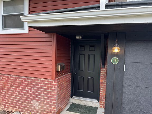 3rd image of 109 College Park Dr