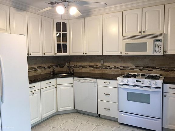 4th image of 44 Belmar Dr W