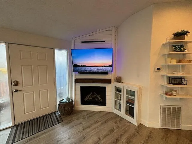 1829 N Jantzen Ave — Photo 14