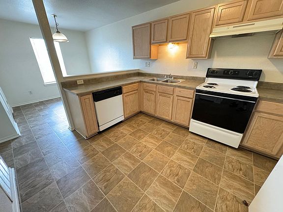 4th image of 2901 Cantabrian Dr APT C