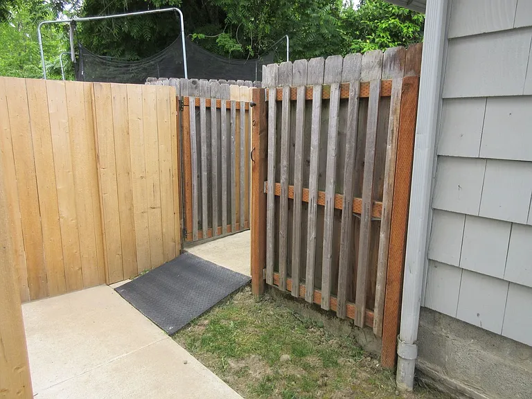2060 Winter St SE — Photo 2