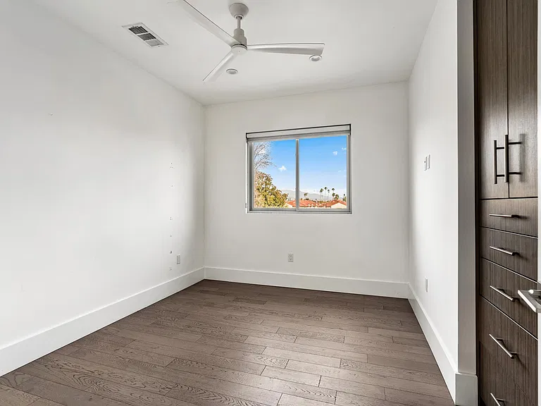 11611 Moorpark St #6 — Photo 12