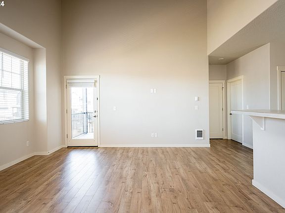 5th image of 17126 SW Snowdale St Unit 403