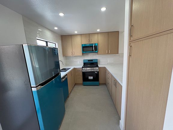 4th image of 73665 Fred Waring Dr APT 3
