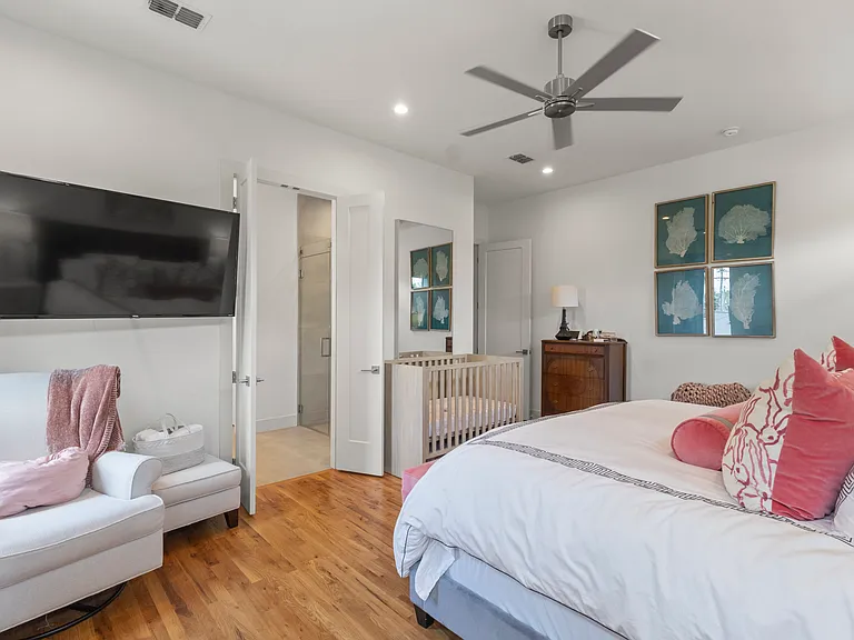 2335 Kirby St — Photo 3