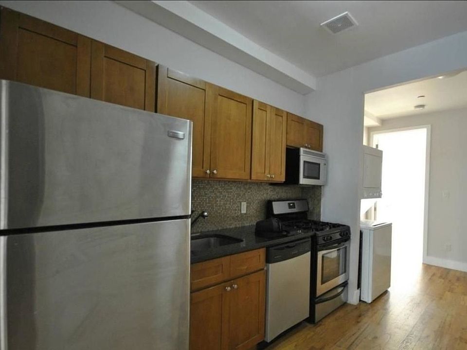 1st image of 146 Jefferson Ave #2L