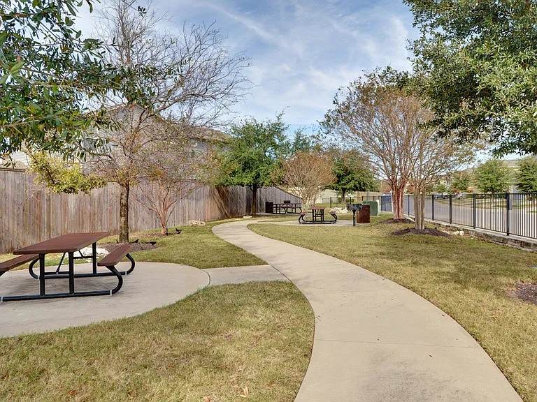 9205 Sweetgum Dr — Photo 31