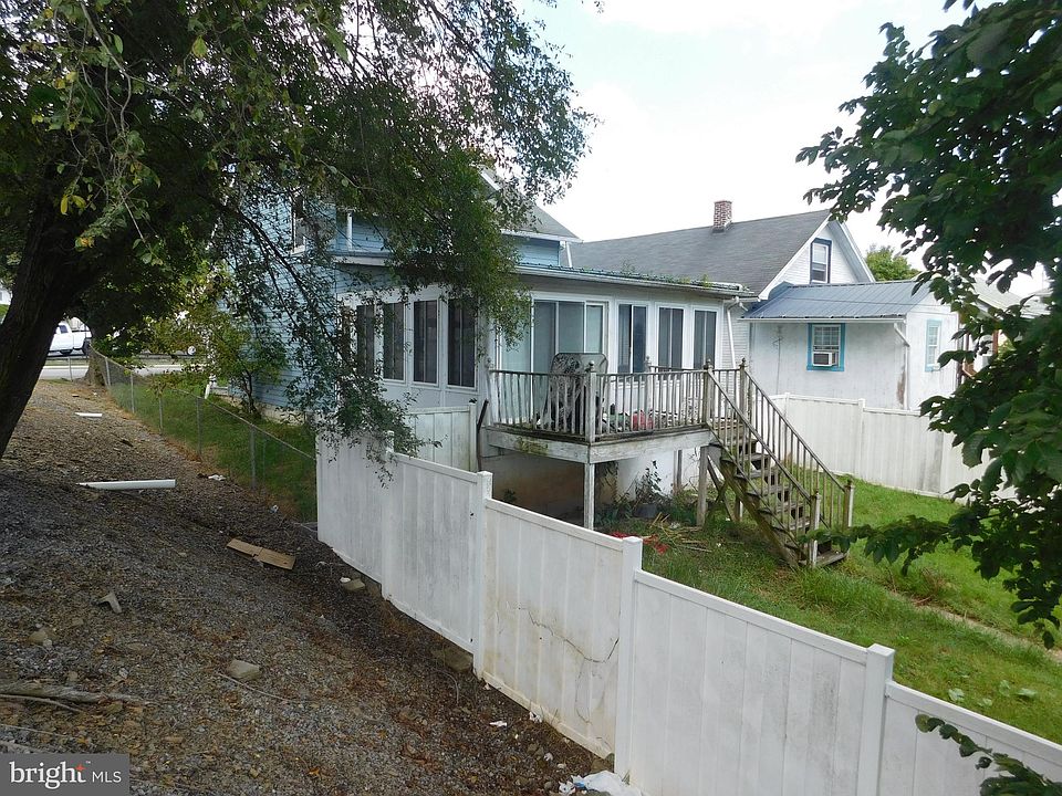 2nd image of 1010 W 4th St