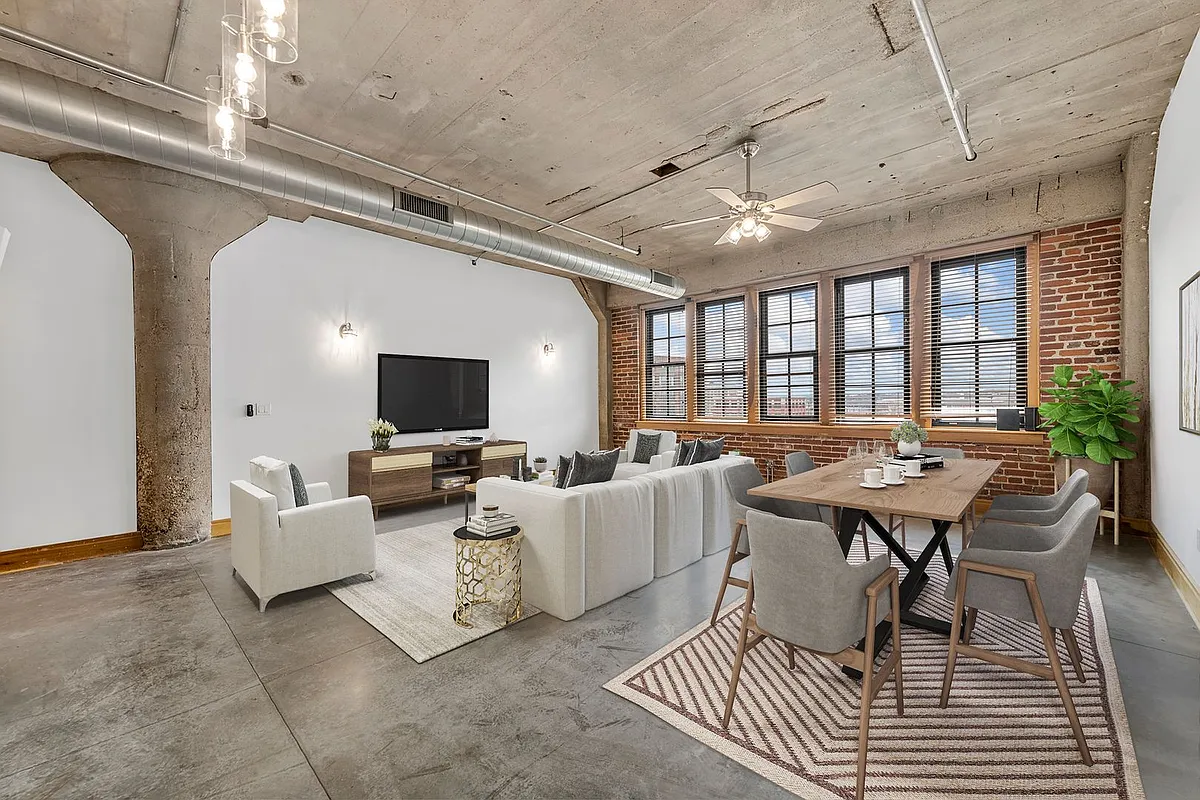 Building Photo - GW Apartments LLC