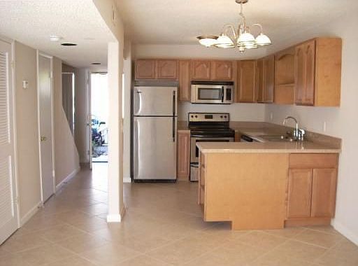 2nd image of 705 S Kingstowne Cir