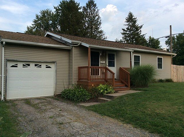 1st image of 870 Burns St