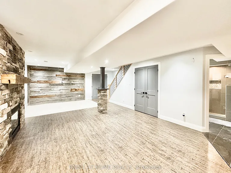 20 Prince Of Wales Dr #LOWER — Photo 7