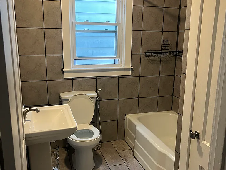 429 Main St — Photo 9