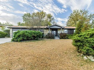 1041 W Spruce St, Junction City, KS 66441