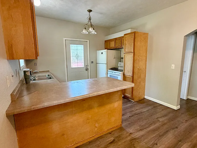 1242 Dakota Ave S #1242 — Photo 3