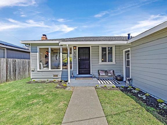 4th image of 627 Montezuma Dr