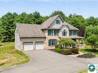 910 La Montage Dr, Palmerton, PA 18071