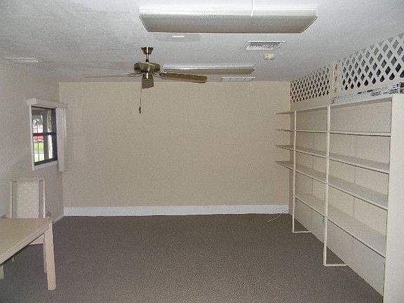 4th image of 17561 Taylor Dr