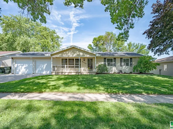 3730 Mohave Dr, Sioux City, IA 51104