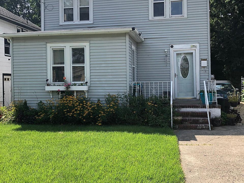 1st image of 824 Harrison St