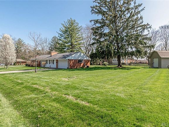 3rd image of 4221 Woodedge Dr