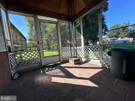 5th image of 309 Doris Ave