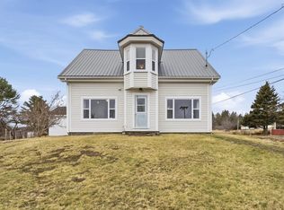15 Five Houses Rd, Lunenburg, NS B0J2W0
