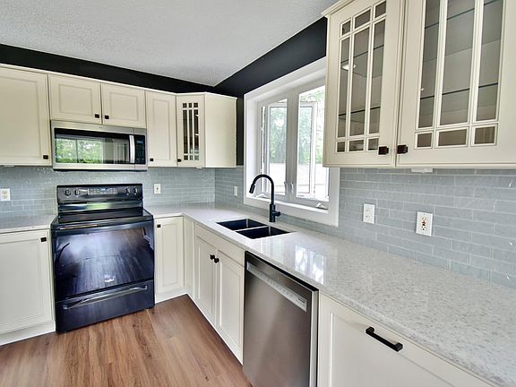 3rd image of 1003 2nd St S