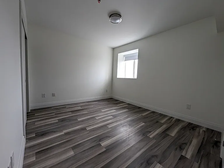 144 Lucan Ave #203 — Photo 26