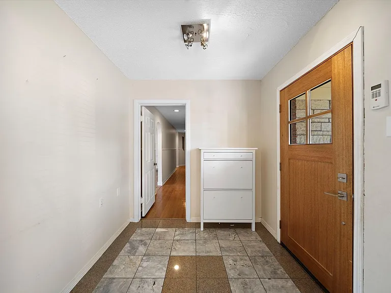 215 Fairbanks St — Photo 3