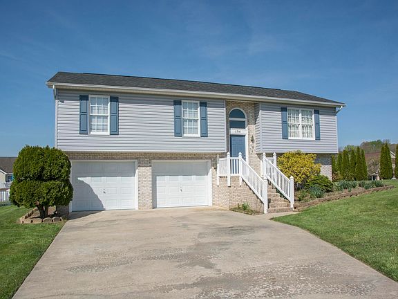 3rd image of 1741 Evergreen Dr