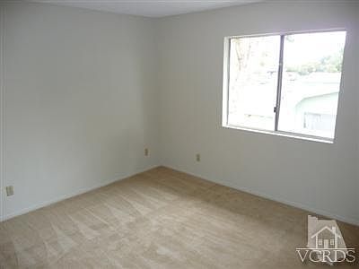 5th image of 212 W Hemlock St